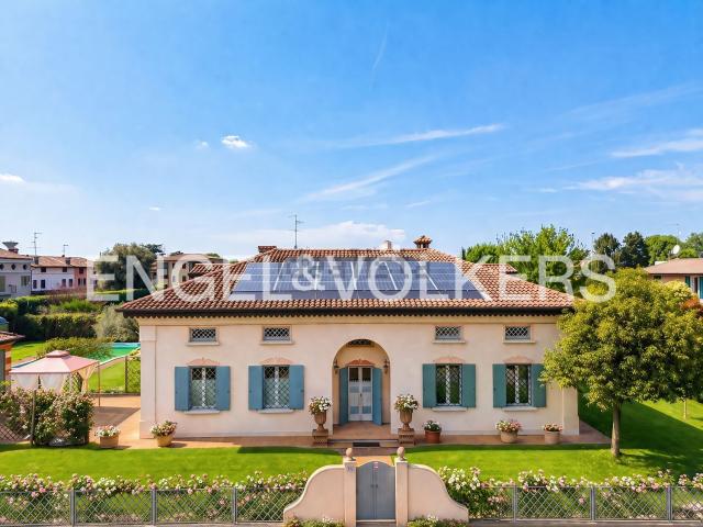 Case e ville in vendita di 315 m² in Via Martin Luther King