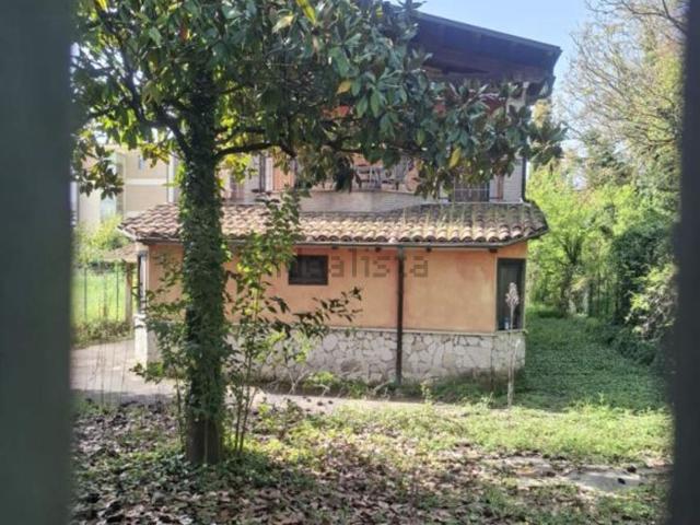 Case e ville in vendita di 315 m² in Via Mastruccia