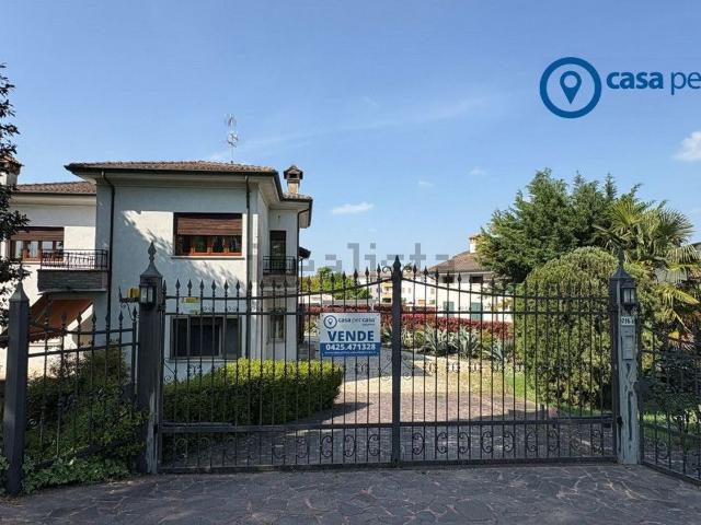 Case e ville in vendita di 315 m² in Via Roma