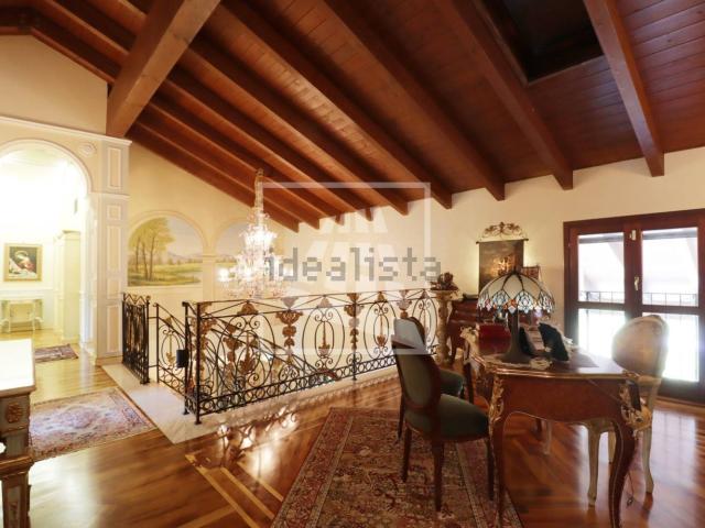 Case e ville in vendita di 315 m² in Via Romani, 16