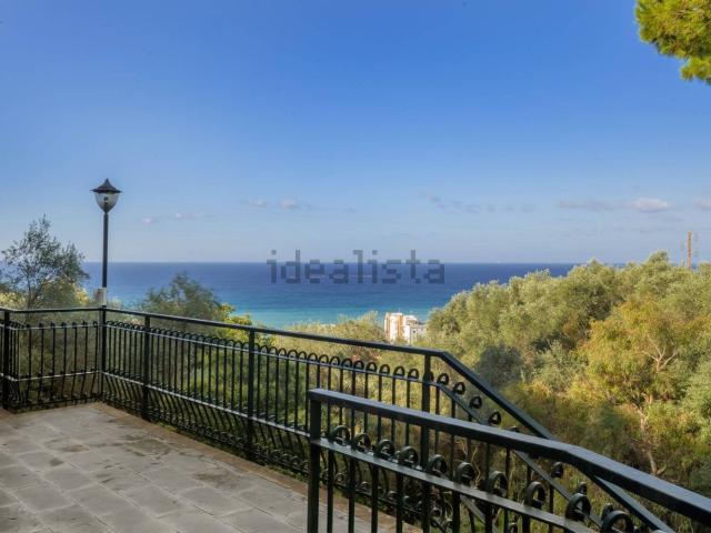 Case e ville in vendita di 315 m² in Via Tigula, 65