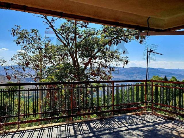 Case e ville in vendita di 315 m² in Contrada Chiaretta