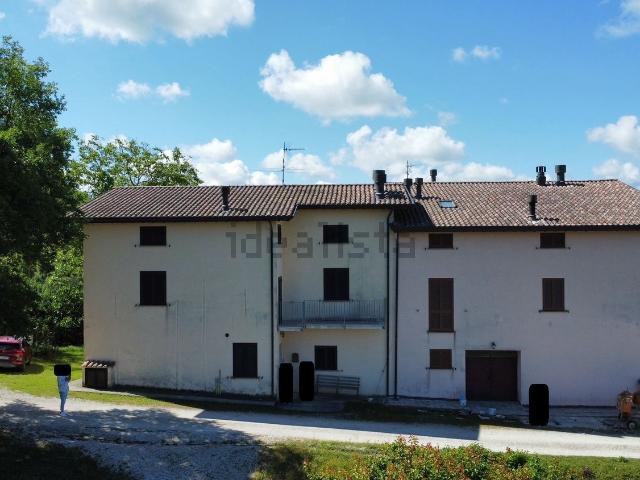 Case e ville in vendita di 315 m² in Località Caprara