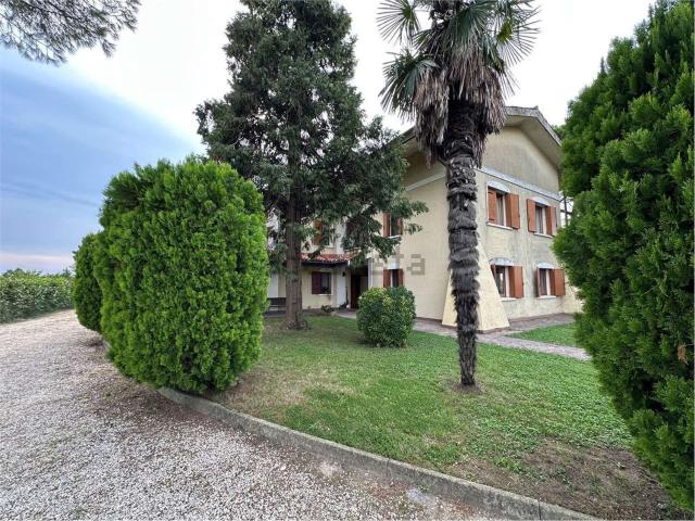 Case e ville in vendita di 316 m² in Via Bellesine