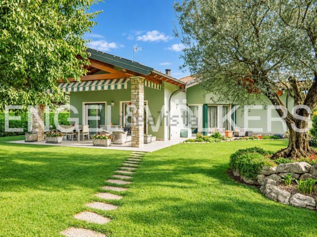 Case e ville in vendita di 316 m² in Via dell&apos Aurora, 15