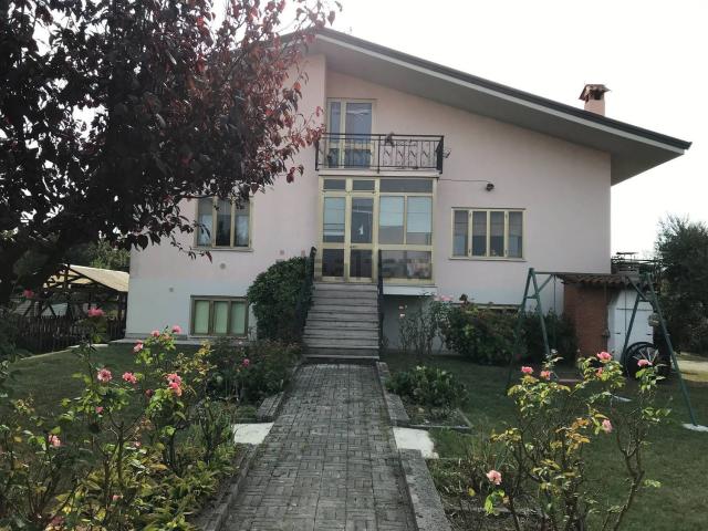Case e ville in vendita di 316 m² in Via Kennedy