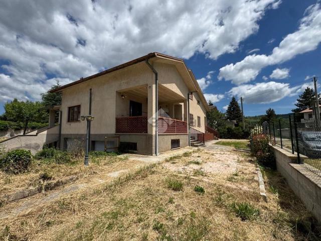 Case e ville in vendita di 316 m² in Via Reatina, 56