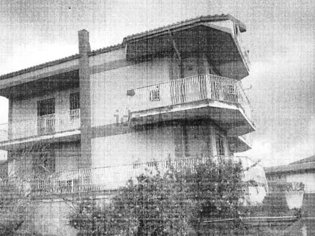 Case e ville in vendita di 316 m² in Via Regione Siciliana