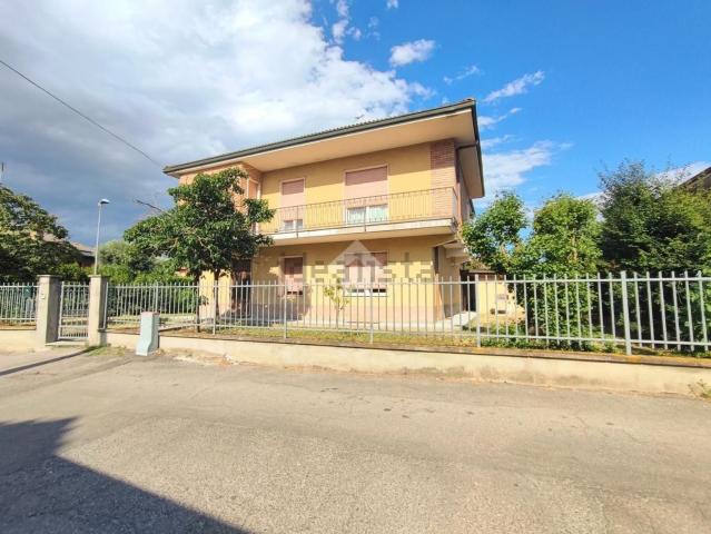 Case e ville in vendita di 316 m² in Strada Crevenzolo, 10