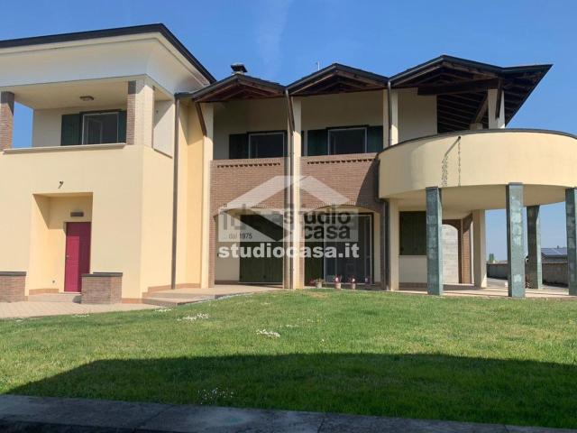 Case e ville in vendita di 316 m² in Strada Grindola