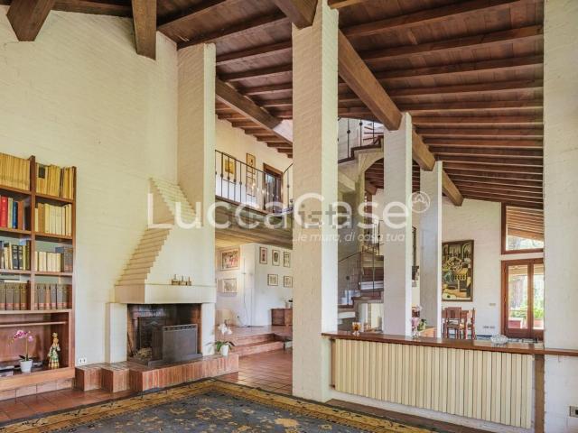 Case e ville in vendita di 317 m² in Via Carrara