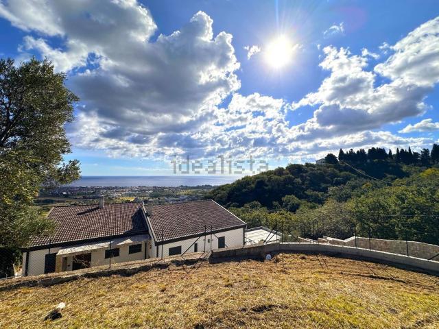 Case e ville in vendita di 317 m² in Via Bellavista