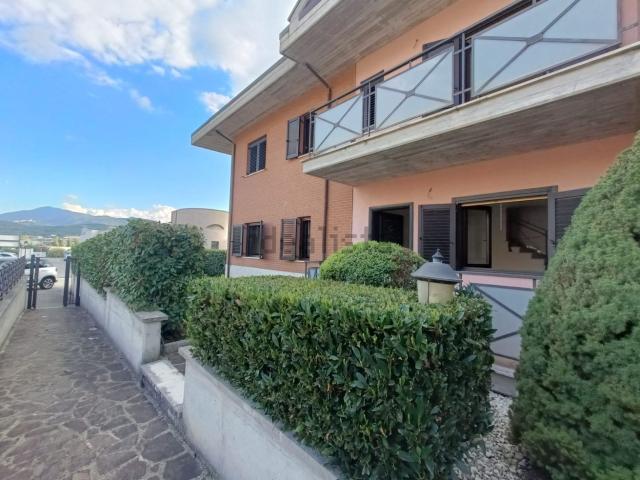 Case e ville in vendita di 317 m² in Via G. Tedeschi, 1