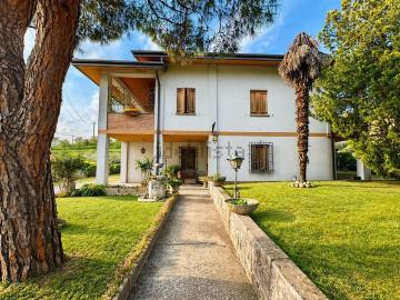 Case e ville in vendita di 317 m² in Via Treviso
