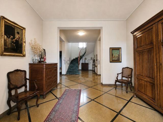 Case e ville in vendita di 317 m² in Via XXV Aprile, 12
