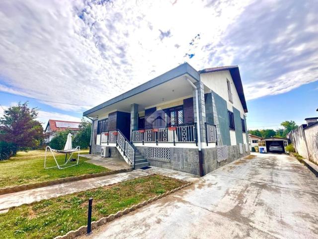 Case e ville in vendita di 317 m² in Località Genesia, 57