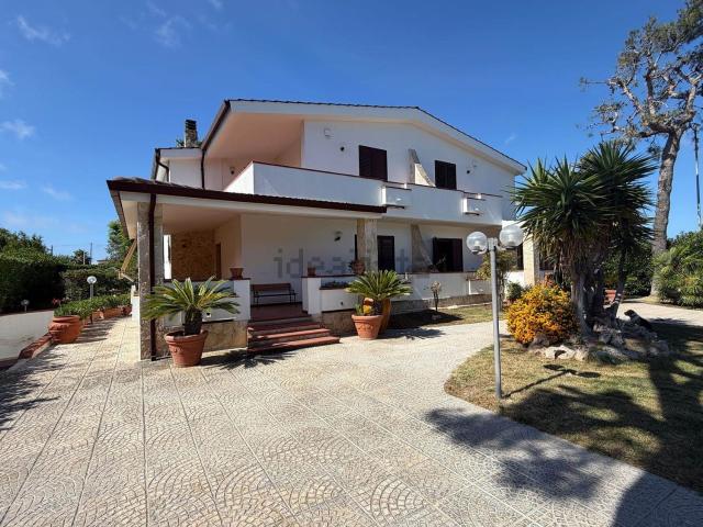 Case e ville in vendita di 318 m²