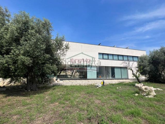 Case e ville in vendita di 318 m² in Traversa Sinerchia
