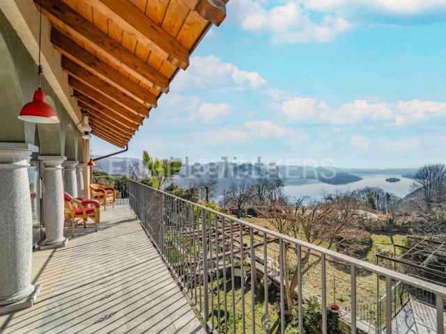 Case e ville in vendita di 318 m² in Via al Vione, 8