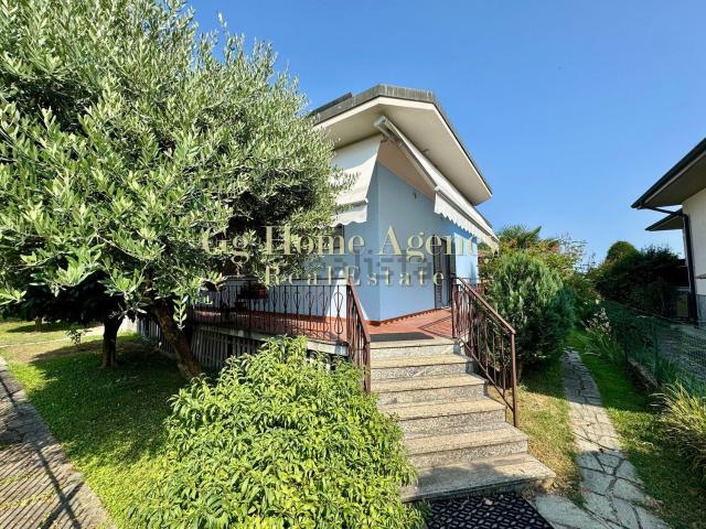 Case e ville in vendita di 318 m² in Via delle Mimose, 8