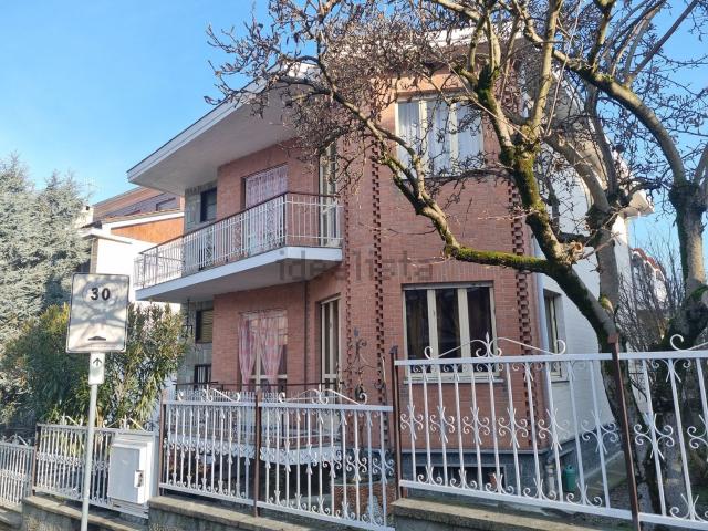 Case e ville in vendita di 318 m² in Via R. Pezzani