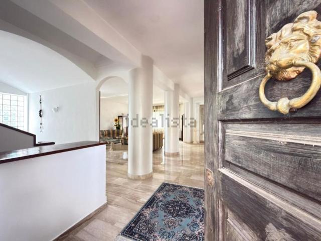 Case e ville in vendita di 318 m² in Via Roccagorga