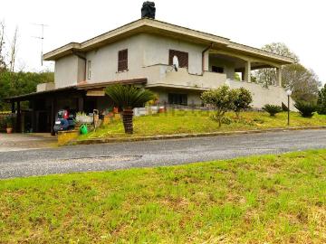 Case e ville in vendita di 318 m² in Via Riserva Nuova, 18