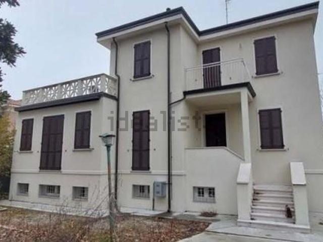 Case e ville in vendita di 319 m² in Via Circonvallazione, 25