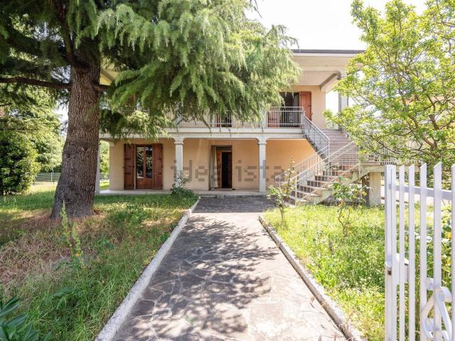 Case e ville in vendita di 319 m² in Via Giacomo Ferrari, 8
