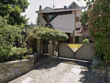 Case e ville in vendita di 319 m² in Via Giardini, 1