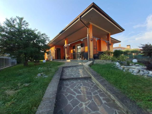 Case e ville in vendita di 319 m² in Via del Campo, 18