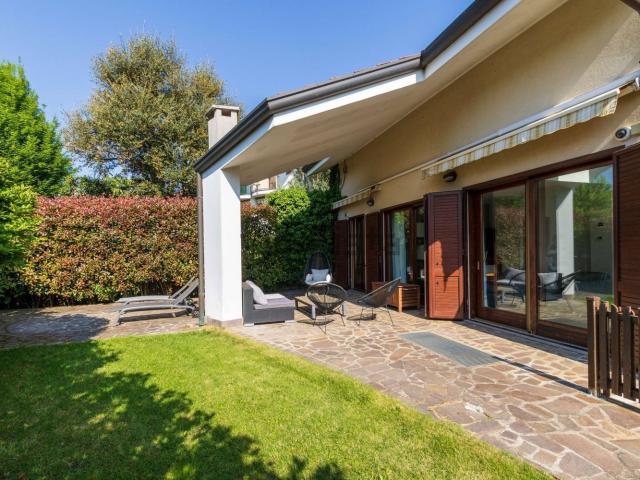 Case e ville in vendita di 319 m² in Via Mozart, 24