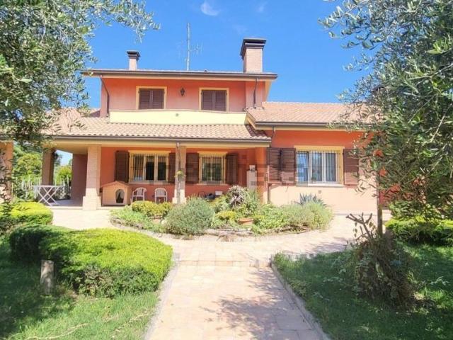 Case e ville in vendita di 320 m²