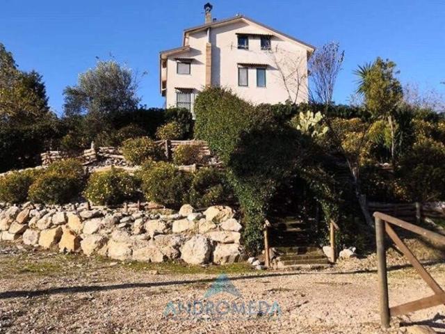 Case e ville in vendita di 320 m²