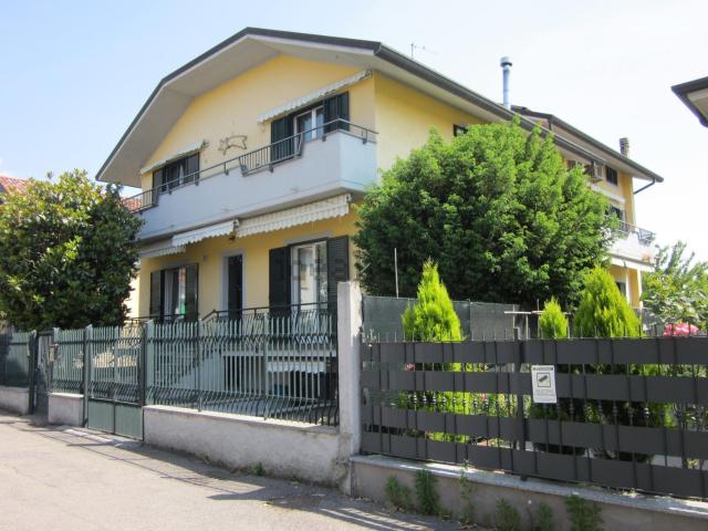 Case e ville in vendita di 425 m² in Via Vesuvio, 17