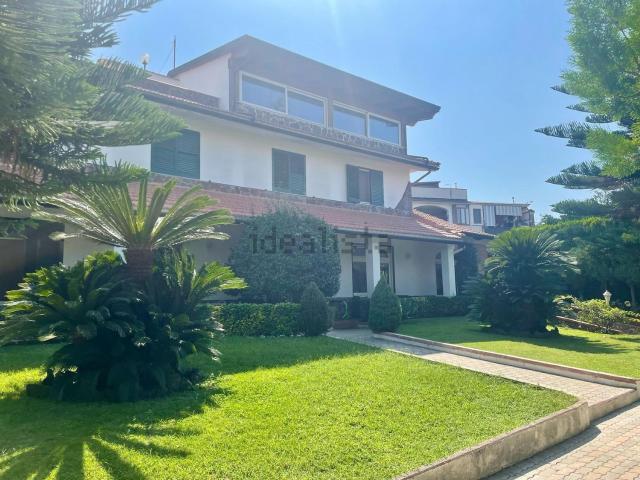 Case e ville in vendita di 320 m²