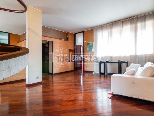 Case e ville in vendita di 320 m²