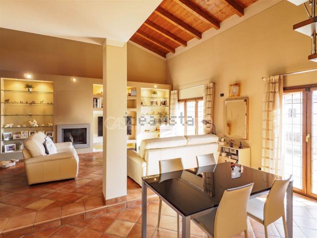 Case e ville in vendita di 320 m²