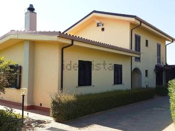 Case e ville in vendita di 320 m² in Via Cesare Beccaria, 6
