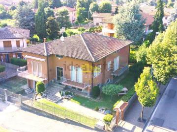 Case e ville in vendita di 320 m² in Via Crespi