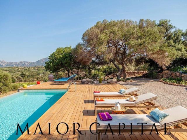 Case e ville in vendita di 320 m² in Via Cugnana, 74