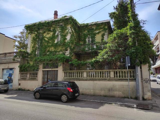 Case e ville in vendita di 320 m² in Via Antonio Grossich