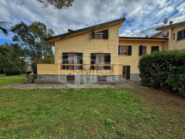 Case e ville in vendita di 320 m² in Via Albert Einstein