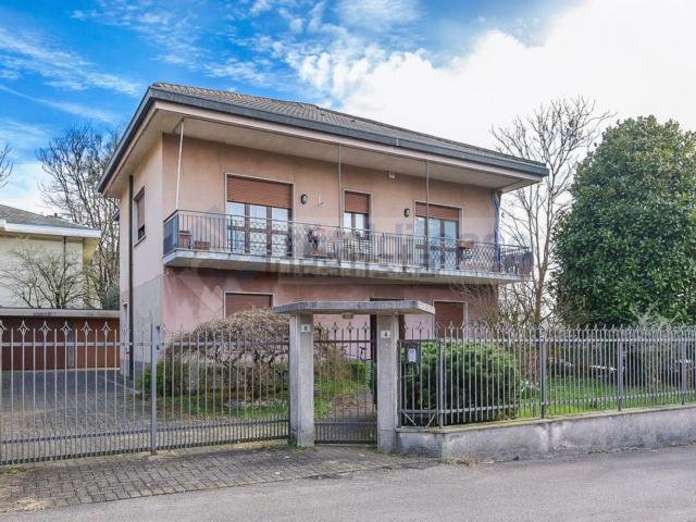 Case e ville in vendita di 320 m² in Via Carroccio