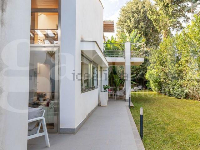 Case e ville in vendita di 320 m² in Via Alfredo Niceforo, 16
