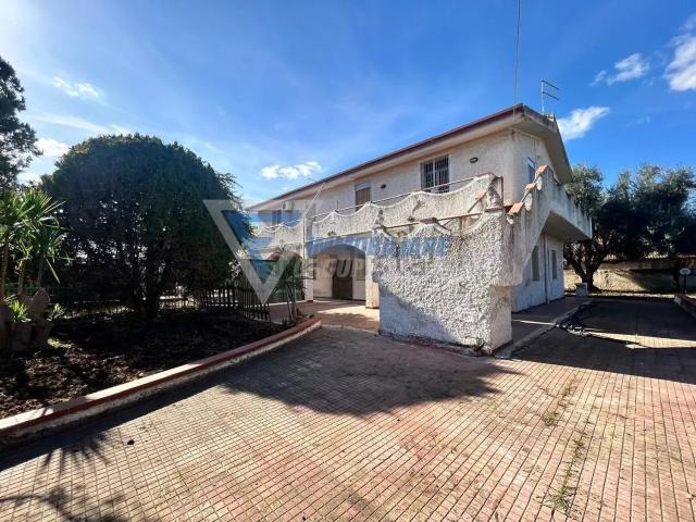 Case e ville in vendita di 320 m² in Via Alicudi