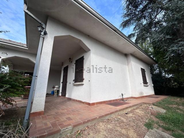 Case e ville in vendita di 320 m² in Via Bricco Roveda