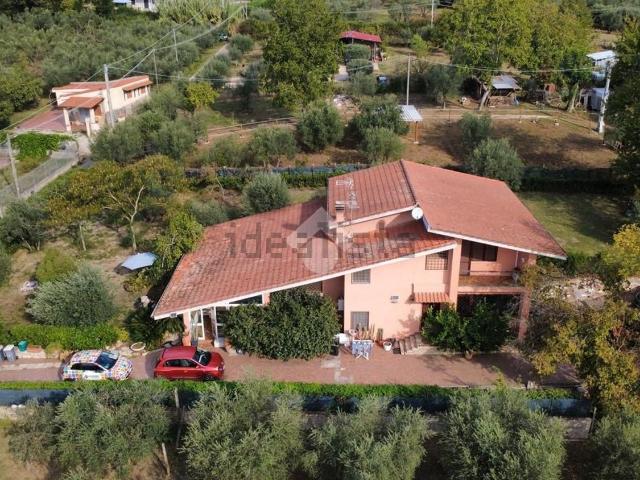 Case e ville in vendita di 320 m² in Via Gaetano Mattei, 4