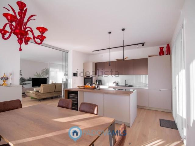 Case e ville in vendita di 320 m² in Via Giotto