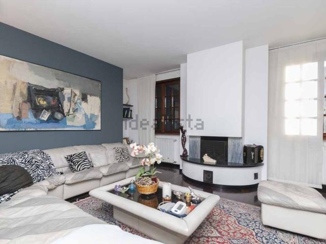 Case e ville in vendita di 320 m² in Via Giovanni Pascoli